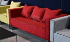 czerwona-sofa-eventowa-neiva-red-wynajem