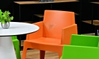 krzesla-ogrodowe-box-kolorowe-stoliki-wynajem-na-imprezy-plenerowe-warszawa